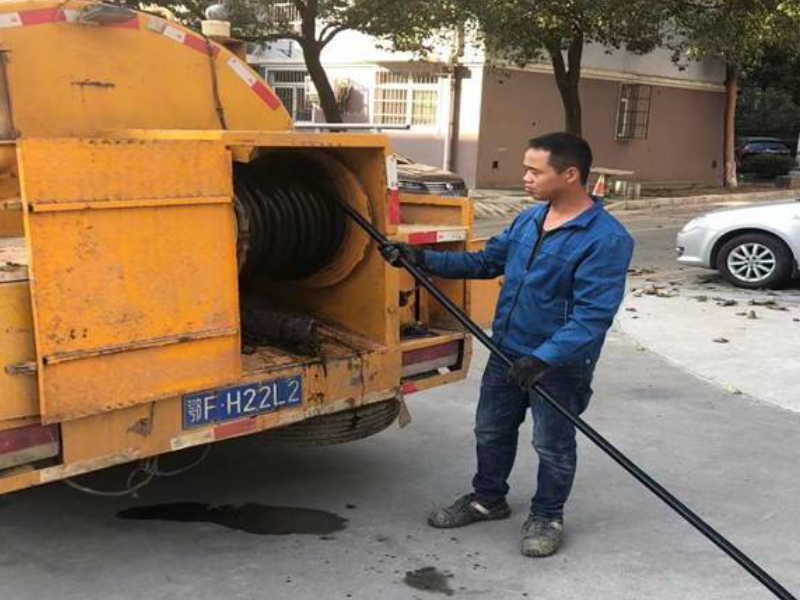 深圳福田八卦岭高压清洗车疏通排污管、疏通下水道马桶